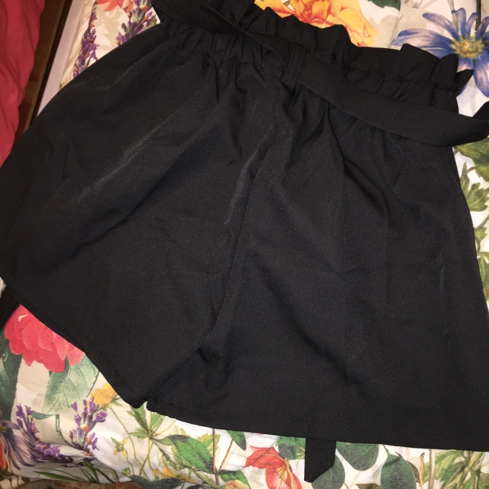 Shorts - Picture 3 of 3